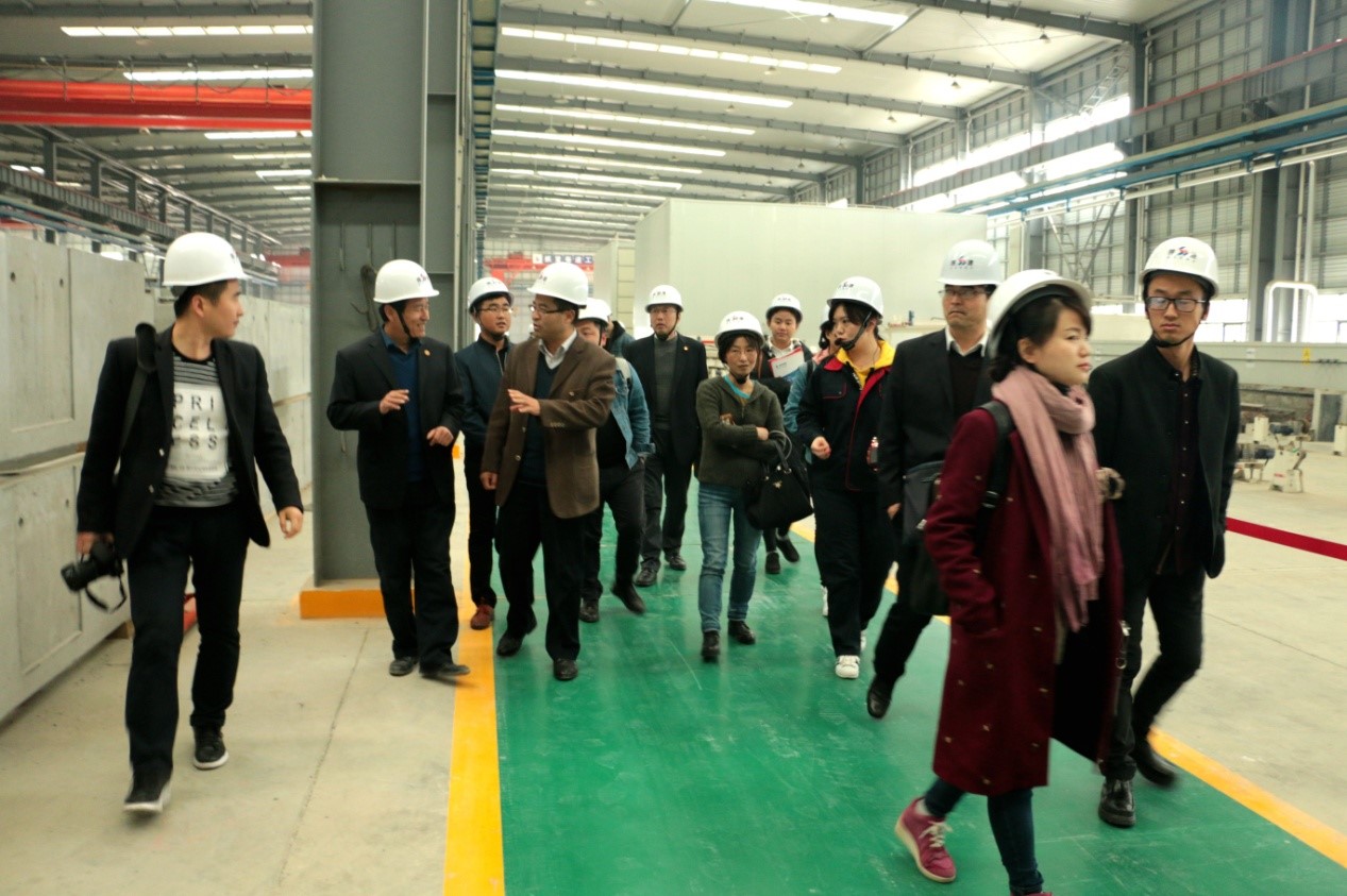 “追趕超越，國企在行動”采訪團(tuán)走進(jìn) 陜建投資集團(tuán)建筑產(chǎn)業(yè)基地
