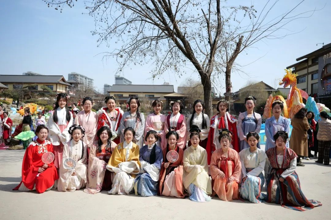 陽光三月暖 綻放她力量丨陜西建筑產(chǎn)業(yè)投資集團(tuán)開展慶?！叭恕眿D女節(jié)活動(dòng)